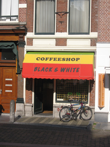 Black and white coffeeshop a utrecht foto